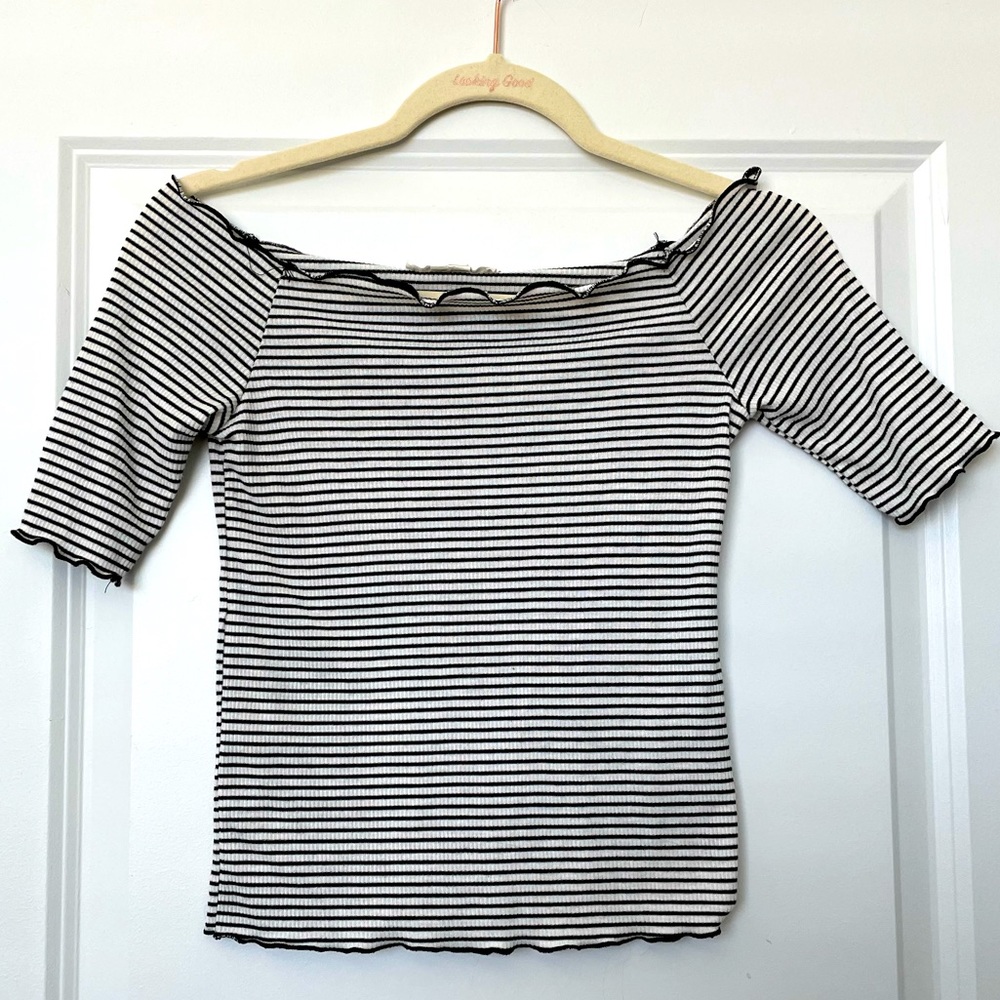 VGUC Caution to the Wind brand ribbed off the shoulder ruffled crop top.